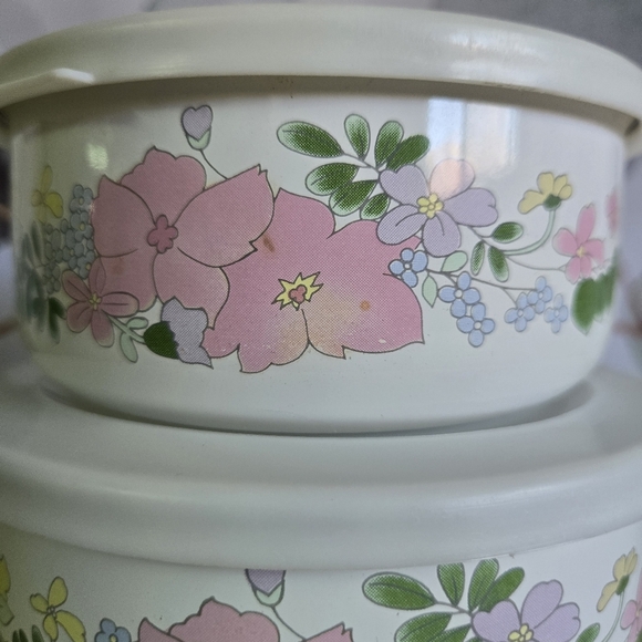 KOBË BOWLS | Vintage Enamelware Nesting Bowls in Floral 3-pc Set - Picture 6 of 16
